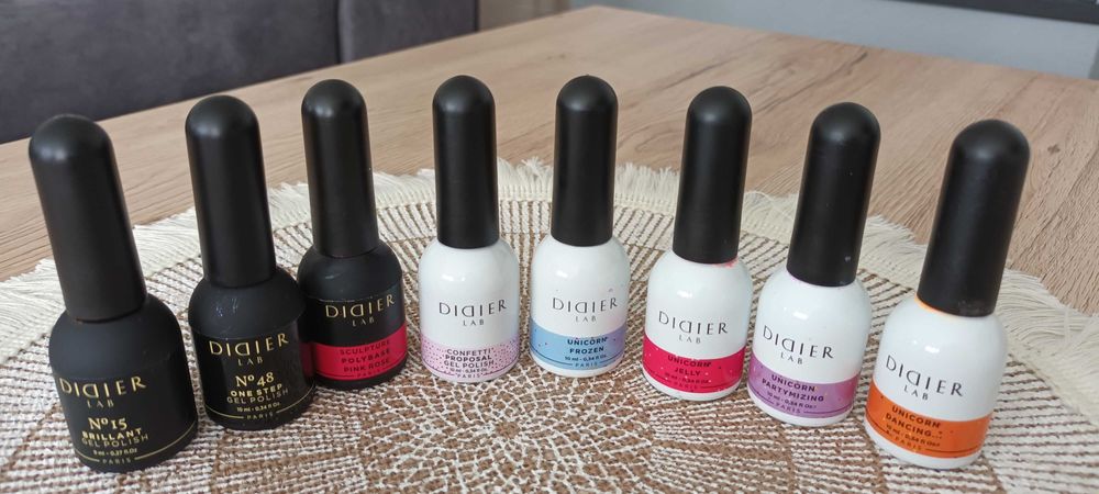 Lakiery hybrydowe, bazy i topy