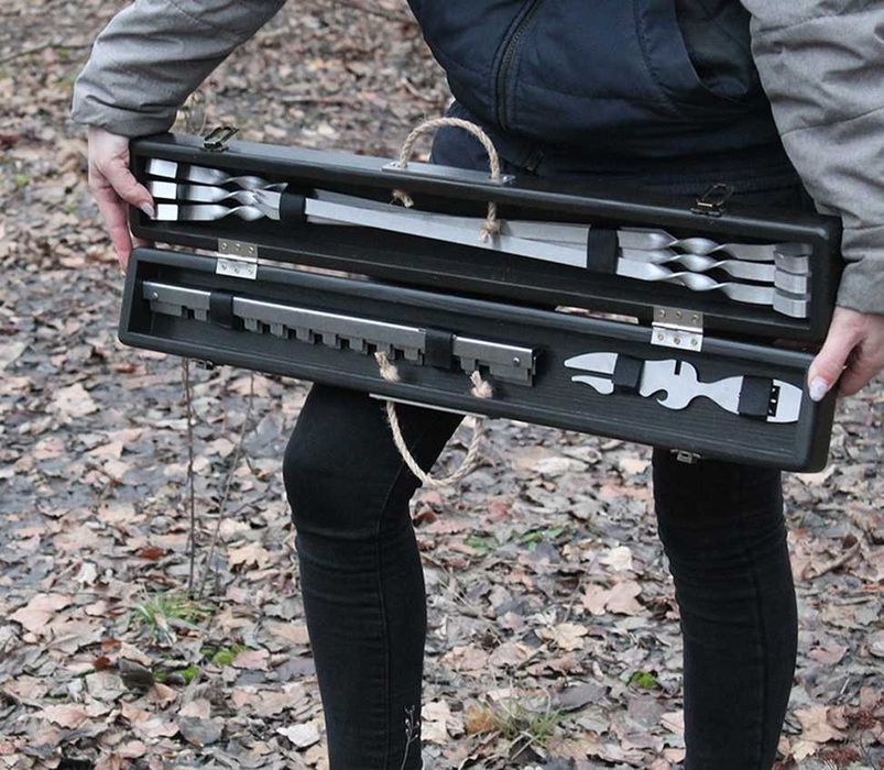 Набір шампурів та аксесуарів для мангала у компактному кейсі