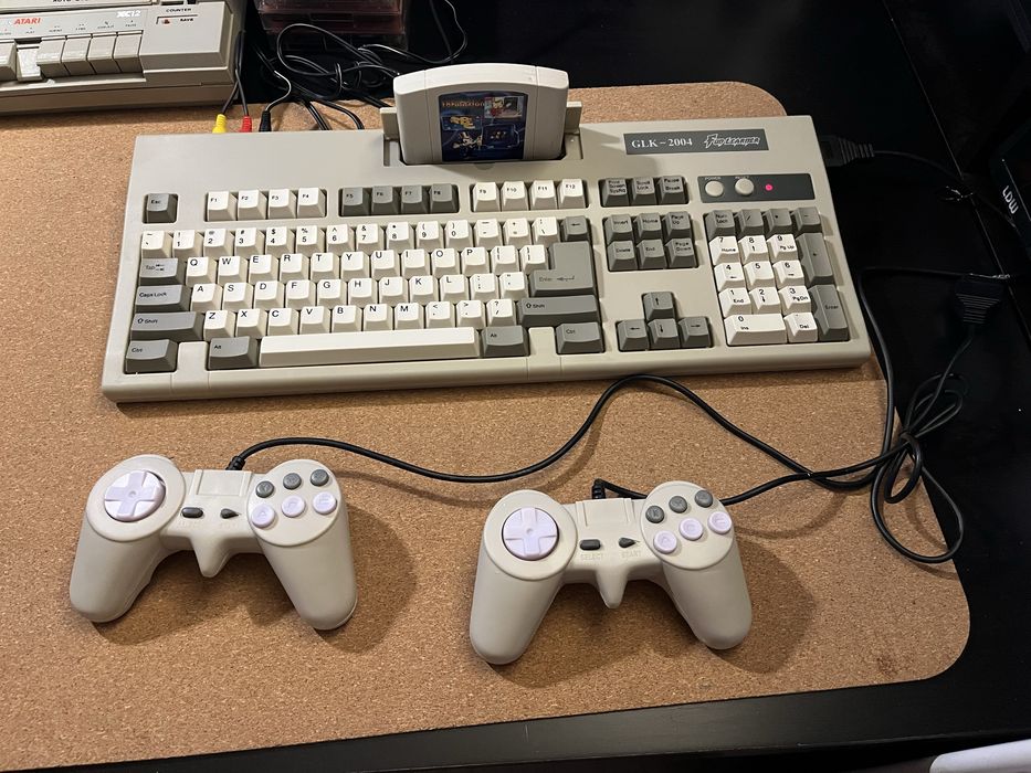 Konsola Pegasus PC Model GLK 2004  BOX kompletny, stan idealny