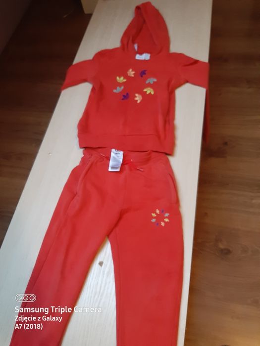 Sprzedam dwa dresy Adidas oryginalnie