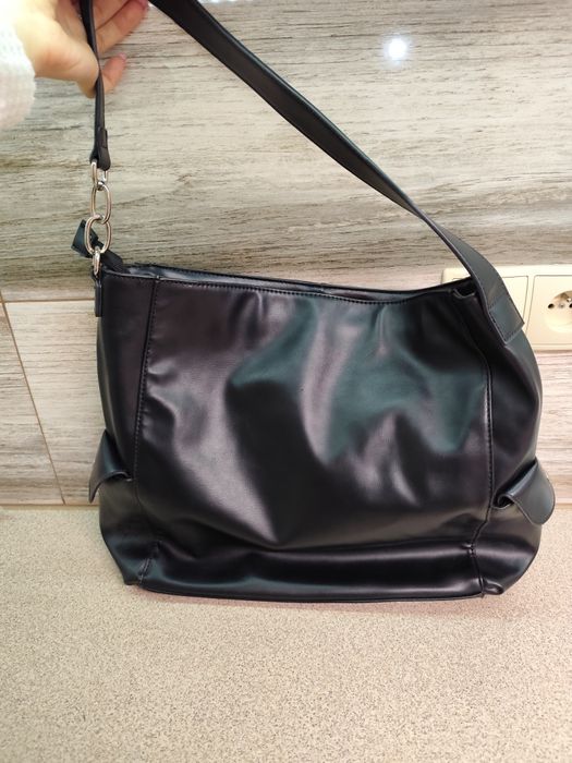 Torebka czarna skóropodobna