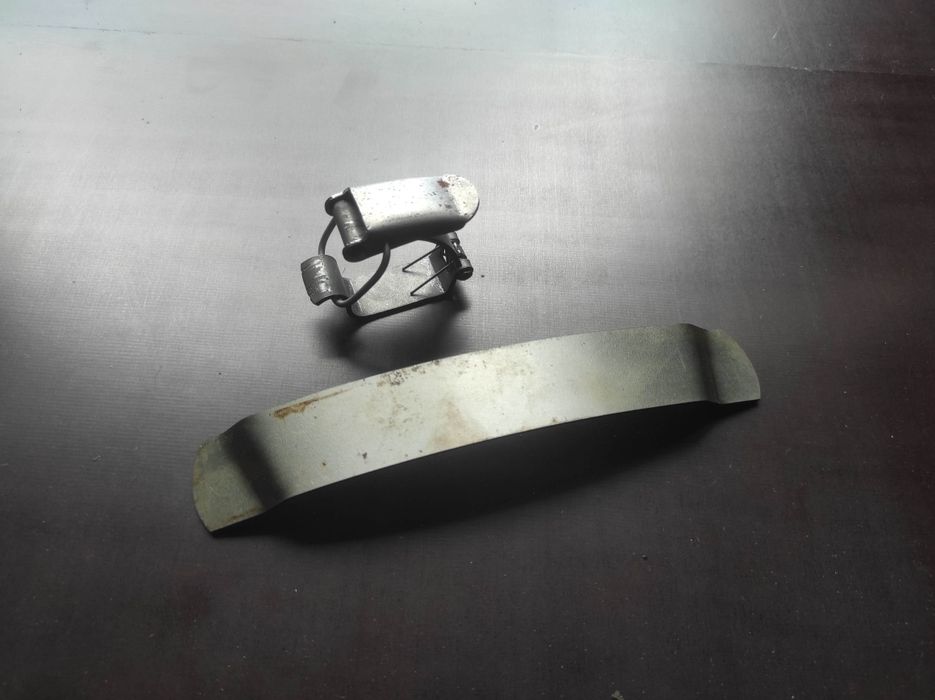 Mocowanie saperki łopaty M72 K 750 Dniepr Ural MW klamerka uchwyt