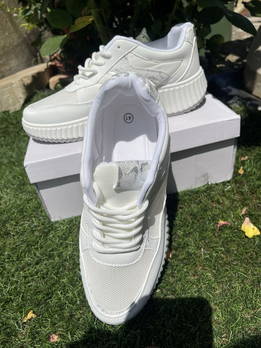 Tenis branco novo