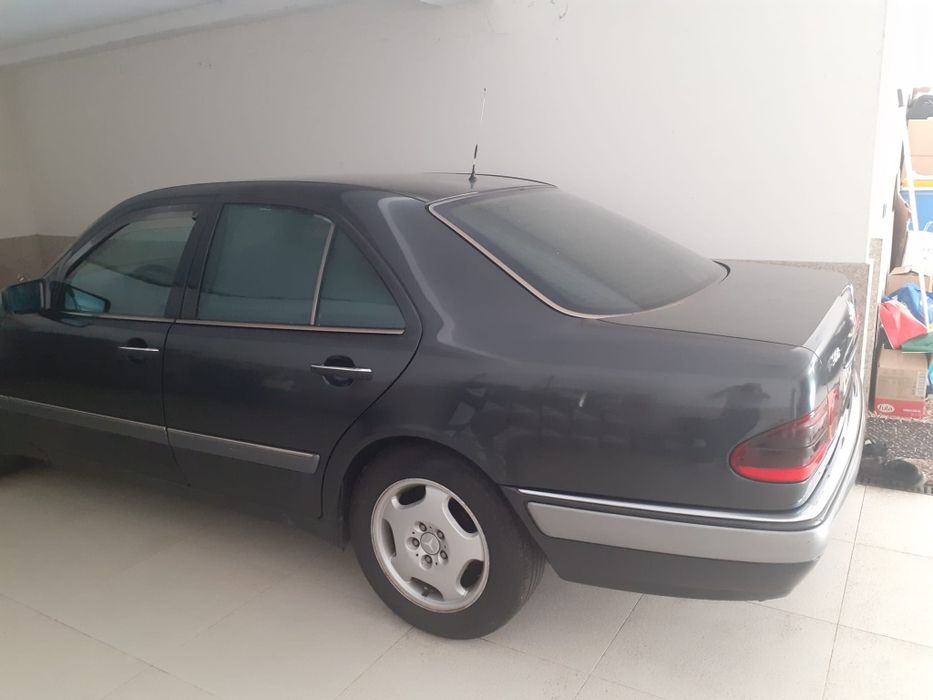 Mercedes-Benz E 300 — fotografia 2