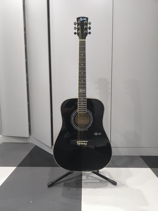 Czarna gitara akustyczna EVER PLAY AP-400 BK