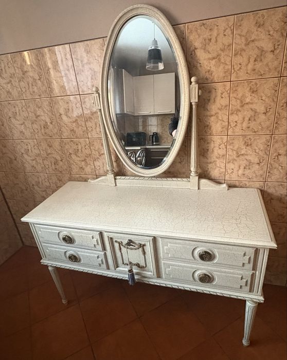 Toaletka w stylu Retro