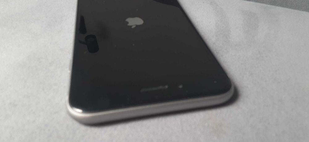 smartfon iPhone 1549 64Gb srebrny