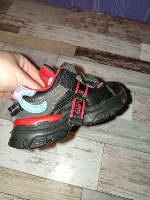 Кросівки на хлопчика 24