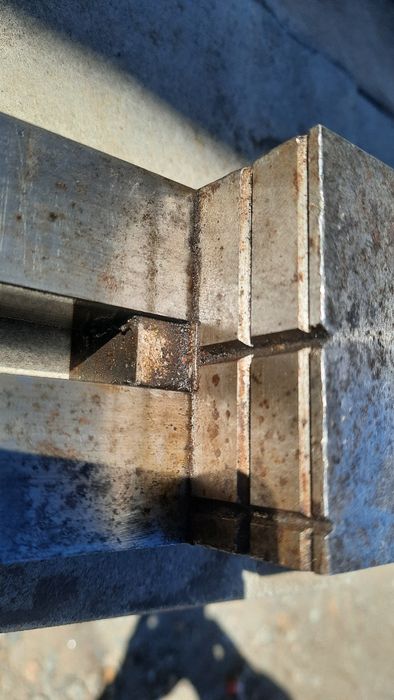 Продам тіски слісарні