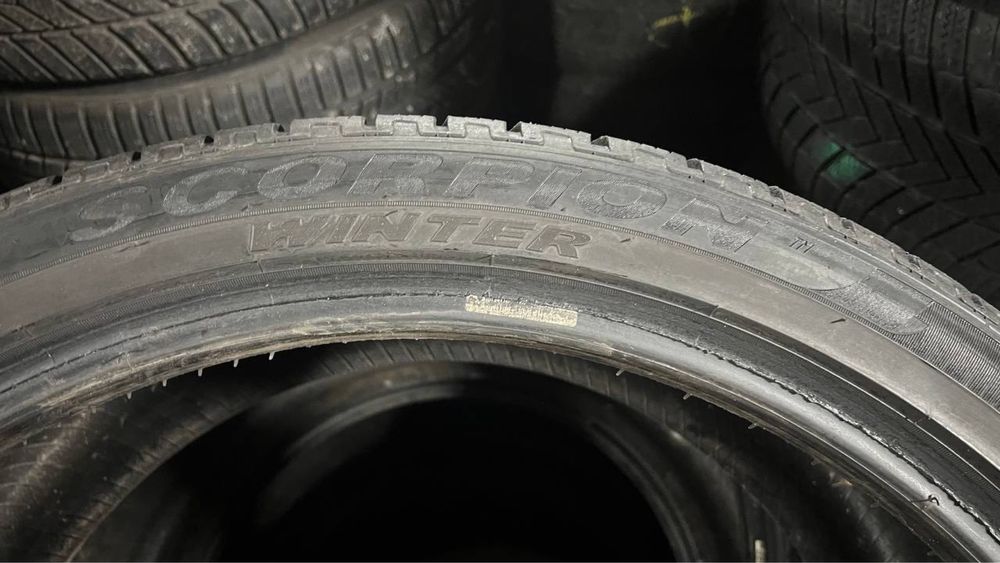 Пара зимової гуми 275/35/22