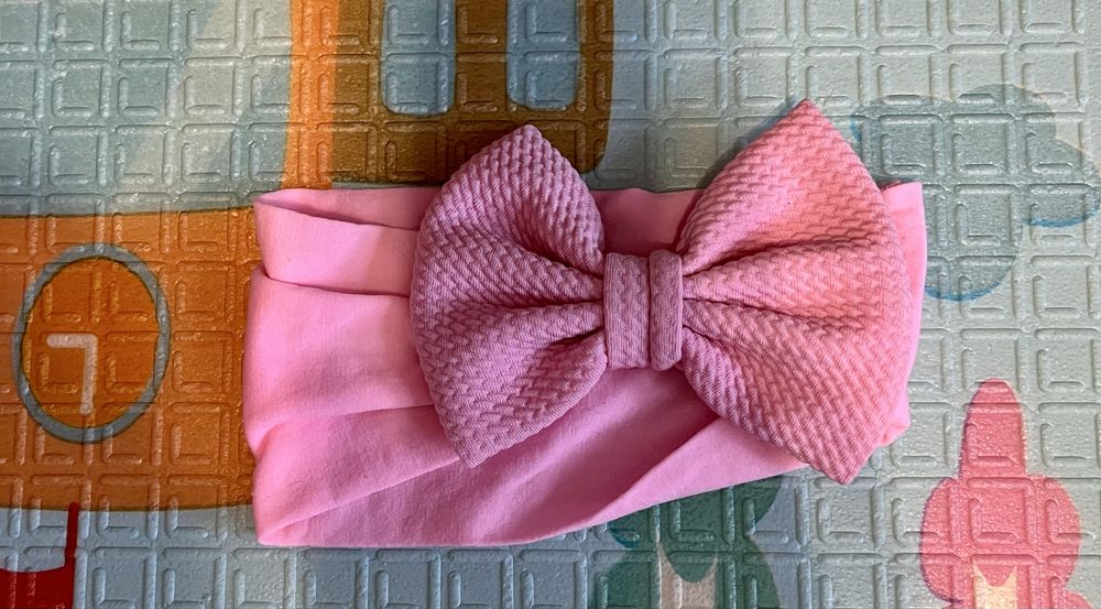 Шапочки від 4-5 місяців нові