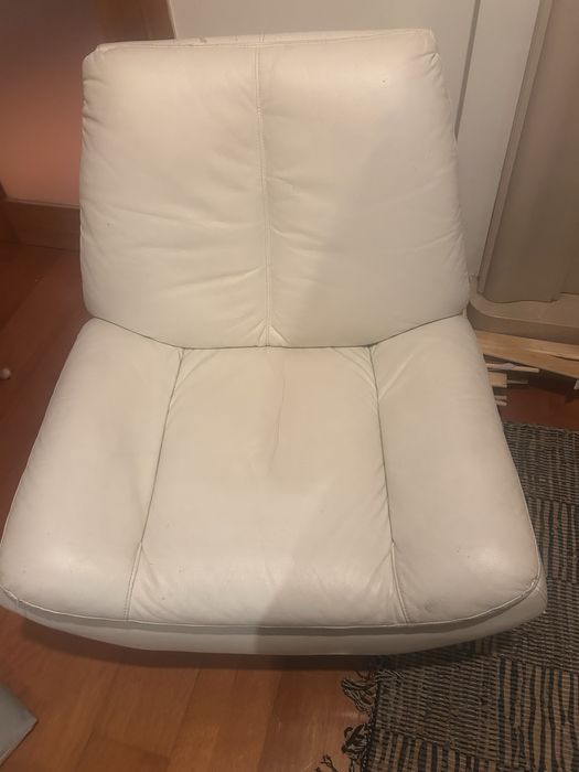 Sofa de 2 lugares e sofa individual com suporte de pes