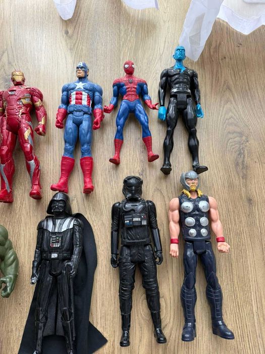 Фігурки супергероїв та героїв зоряних війн