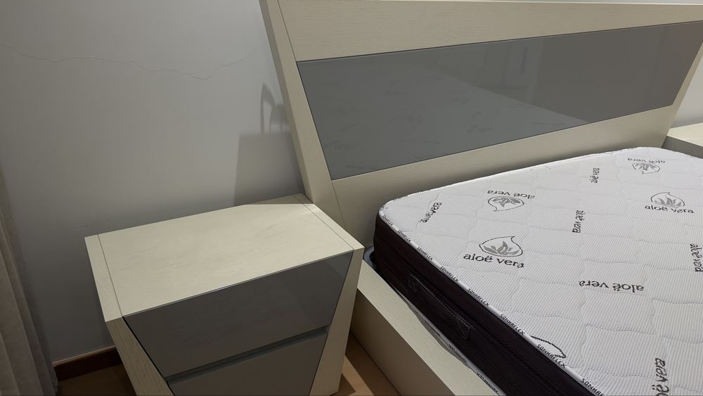 Mobília de quarto de casal 160x190 cm [URGENTE]