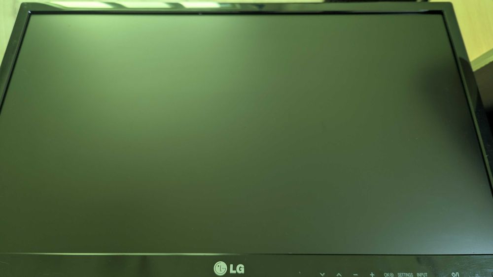 Монітор телевізор LG M2432D-PZN