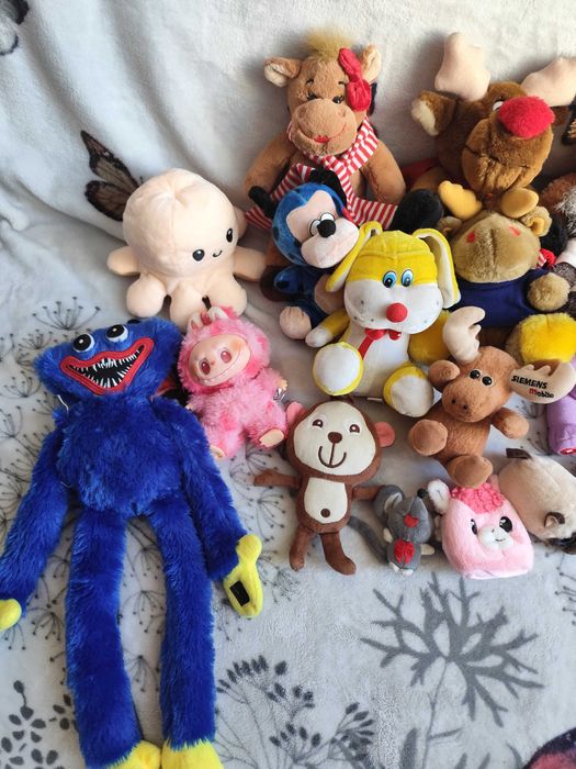 М'які чудові гарні іграшки