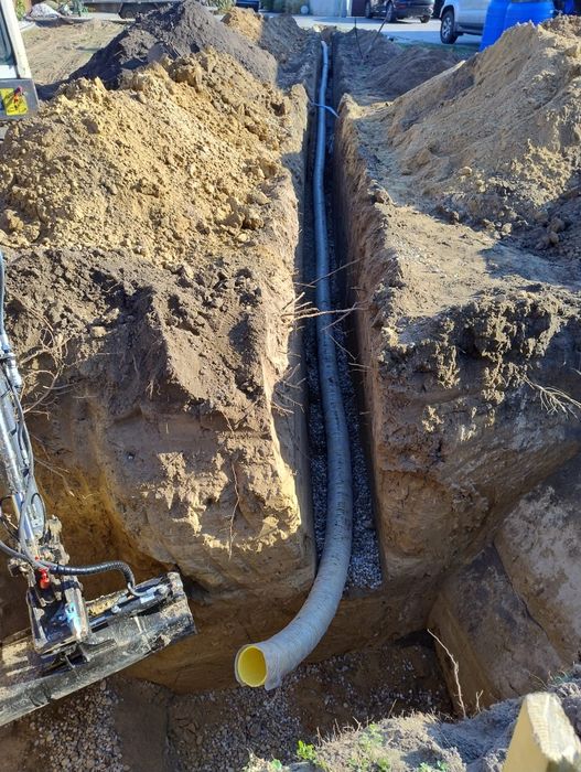 Usługi koparko-ładowarką, minikoparką wywrotką. Drenaże i odwodnienia