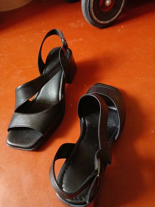 Женские кожаные босоножки