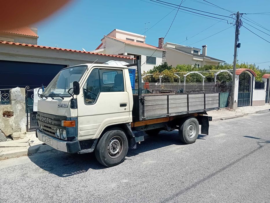 Toyota Dyna 150 boa para trabalhar