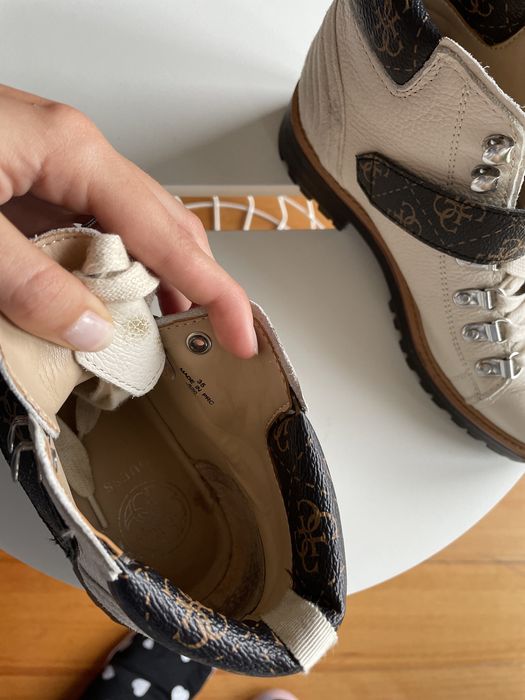 Botins perola Guess em pele