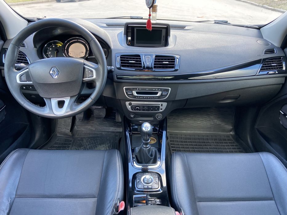 Продам авто рено меган 3 2012г 1.5 дизель BOSE