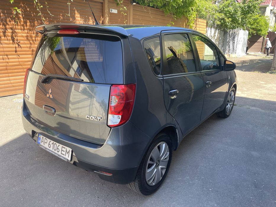 Продам Mitsubishi Colt 1.3 бензин, механика 2010 года