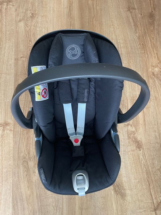 Fotelik Cybex Cloud Z i-Size w kolorze DeepBlack - black