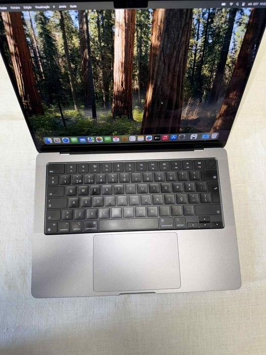 MacBook Pro 14” 2023 M2 Pro 32GB RAM 1TB SSD + Magic Mouse + AppleCare