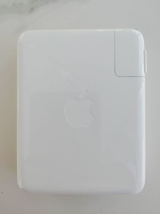 APPLE 140W UCB-C Power Adapter For MacBook/MacBook Air/MacBook Pro.