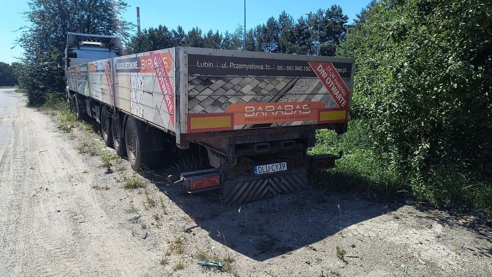 Schwarzmuller  Naczepa burtowa +skrętna oś +podnoszona oś