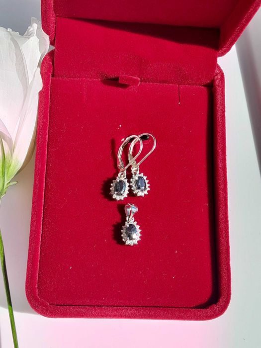 Srebrny komplet z Mystic Topaz. Kolczyki i zawieszka.