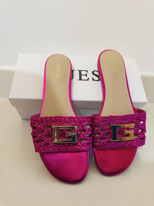 Chinelos Guess novos! Tamanho 39