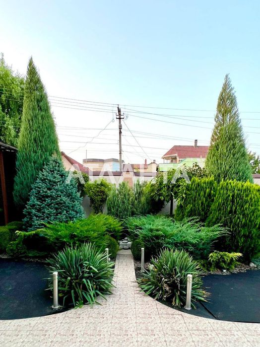 Дом с бассейном в Даче Ковалевского.