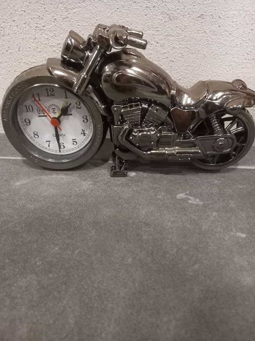peça decorativa: moto com relógio