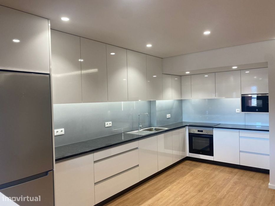 Apartamento T3+1 com 221m² totalmente remodelado – Centro de Barcelos — Arcozelo, Braga