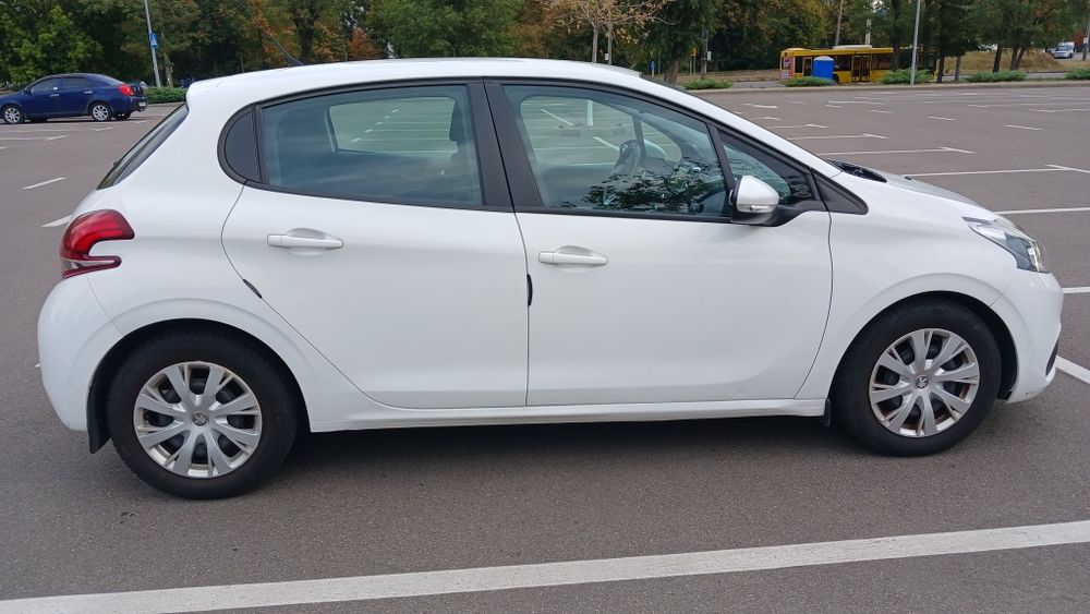Пежо 208 Peugeot