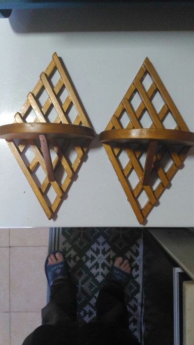 Estante/prateleira e prateleiras/oratório