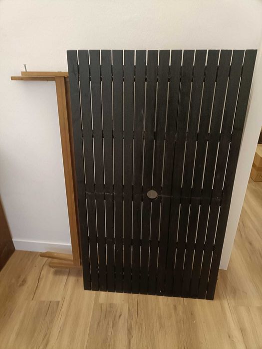 Mesa de jardim e cadeiras