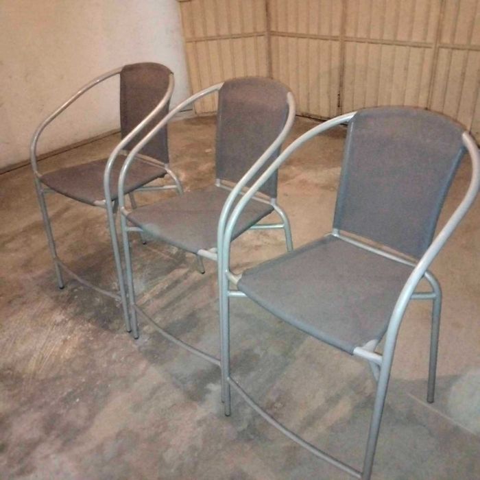 Mesa + 3 Cadeiras Altas | Como Novo