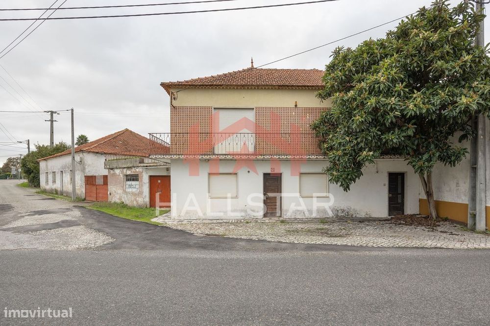 Moradia T3 / Para Reconstrução / Pátio / Porto de Mós