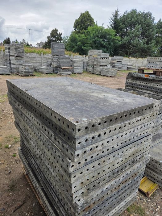 używane lekkie szalunki ścienne fundamentowe słupowe TEKKO / MINIBOX peri doka ulma ściągi ankry łączniki podpory skośne pionujące szalunek wieńca