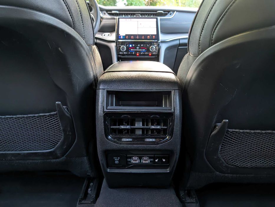 Jeep Grand Cherokee 4xe Hybrid      2024