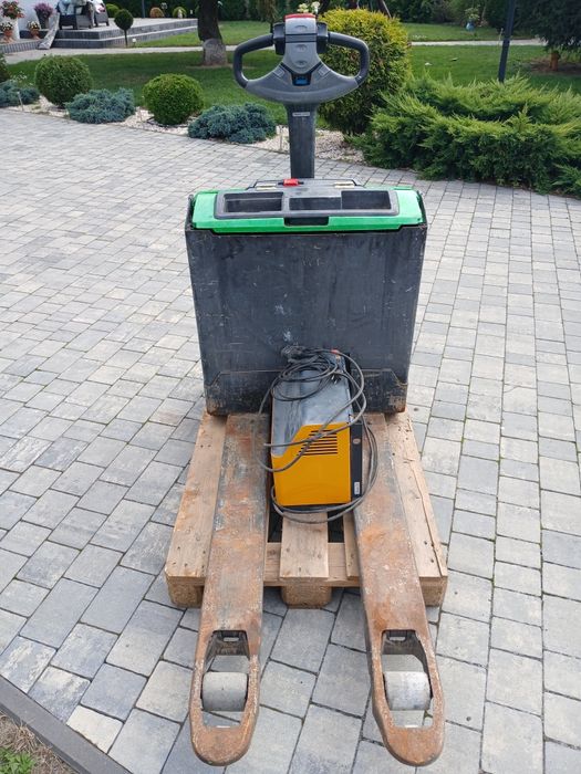 Paleciak elektryczny 1500kg
