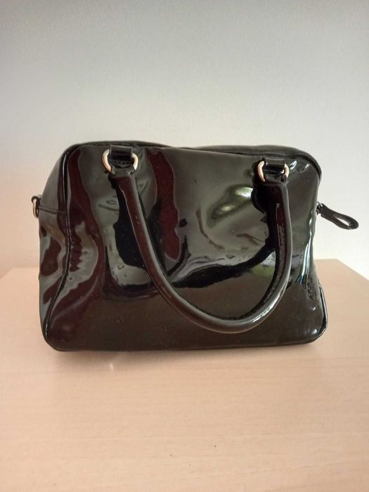 Mala Preta de Verniz – Bom Estado