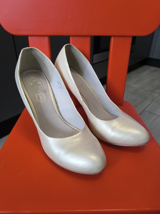 Туфлі жіночі. Розмір 39-40. Колір айворі