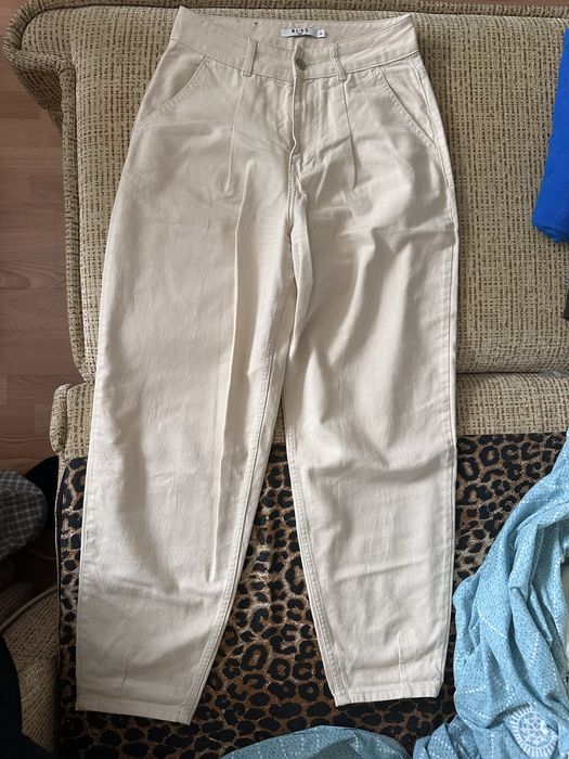 Джинси бежевого молочного кольору na-kd 36 розмір, S розмір