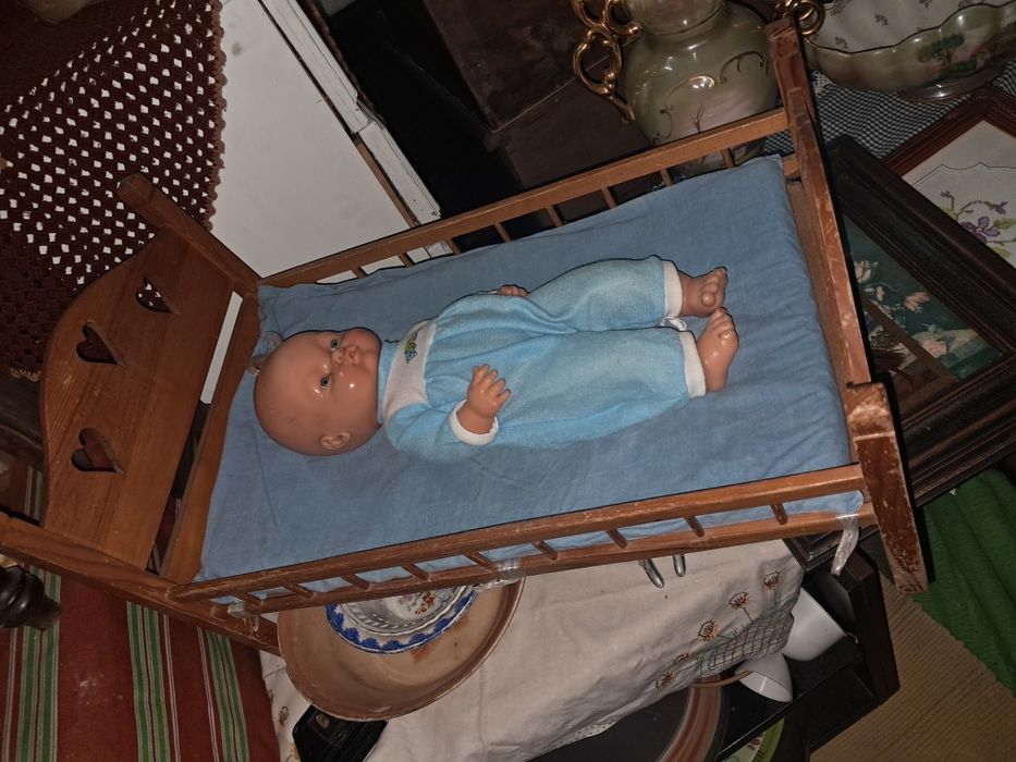 Cam a em madeira de boneco