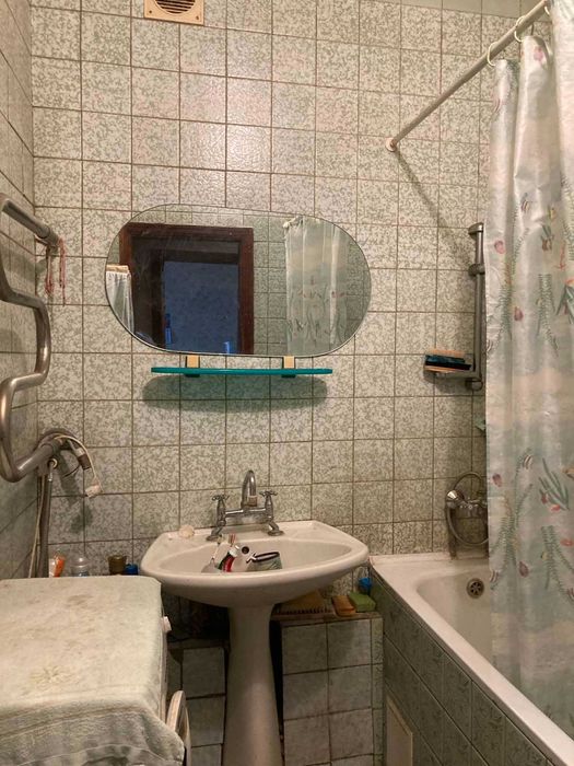 Продаж повнометражної 3-кімнатної квартири в центрі