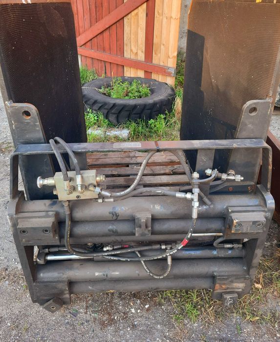 wózek widłowy chwytak do bel beli kostek makulatury