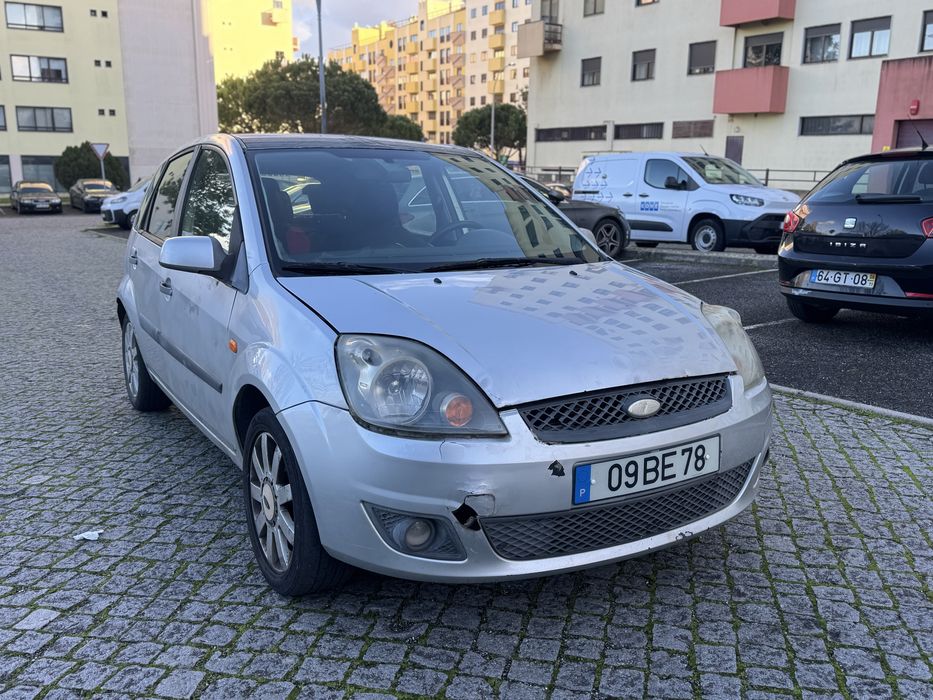 Ford fiesta 1.2 gasolina ano 2006 em bom estado geral.